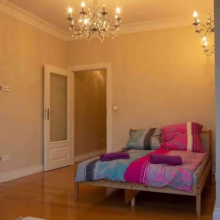 Presidental Serviced Main Square A/c 3bedroom Parking *