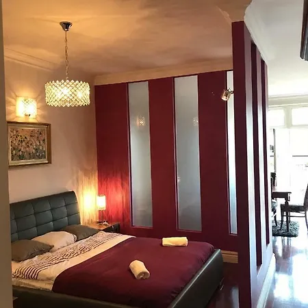 Presidental Serviced Main Square A/c 3bedroom Parking Apartman