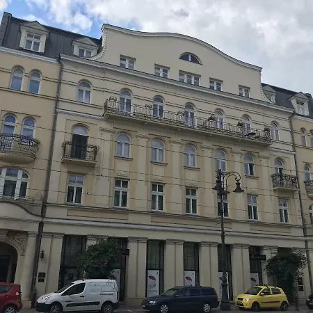 Presidental Serviced Main Square A/c 3bedroom Parking *